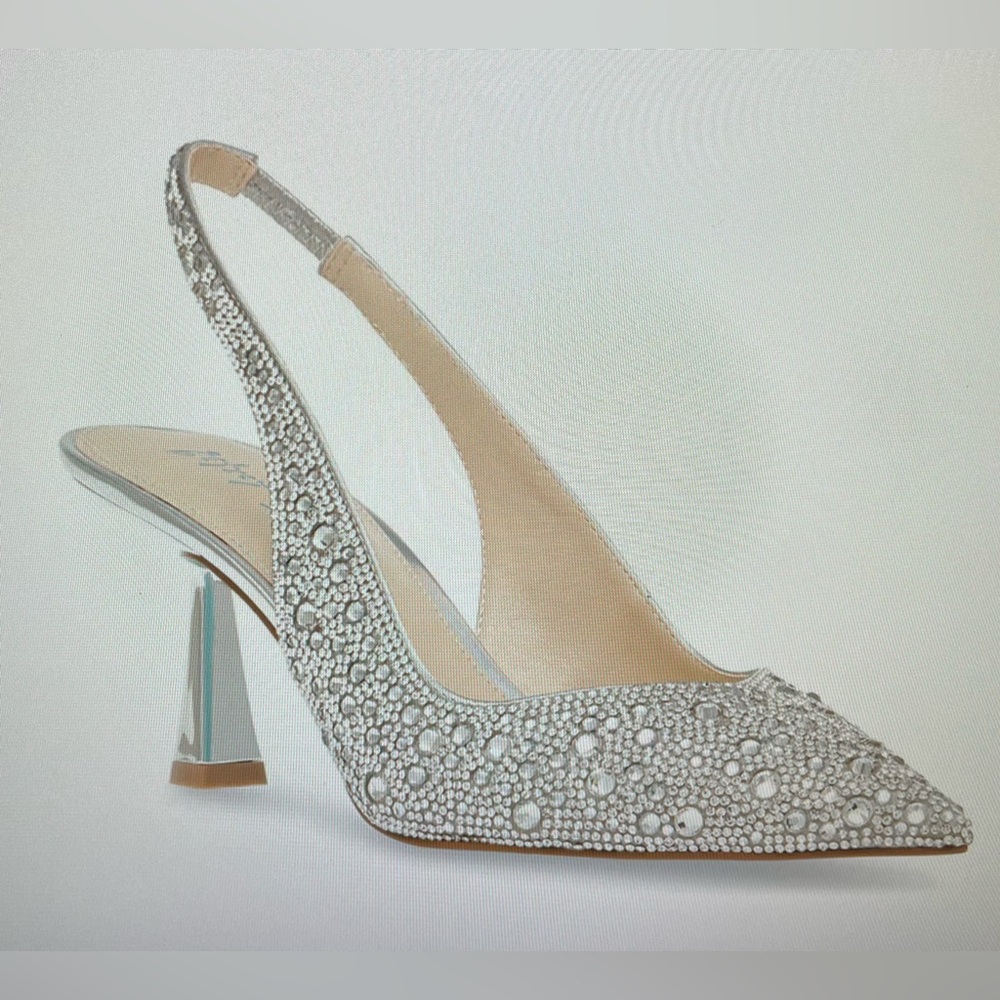 Betsey Johnson Mya Pump Size 6